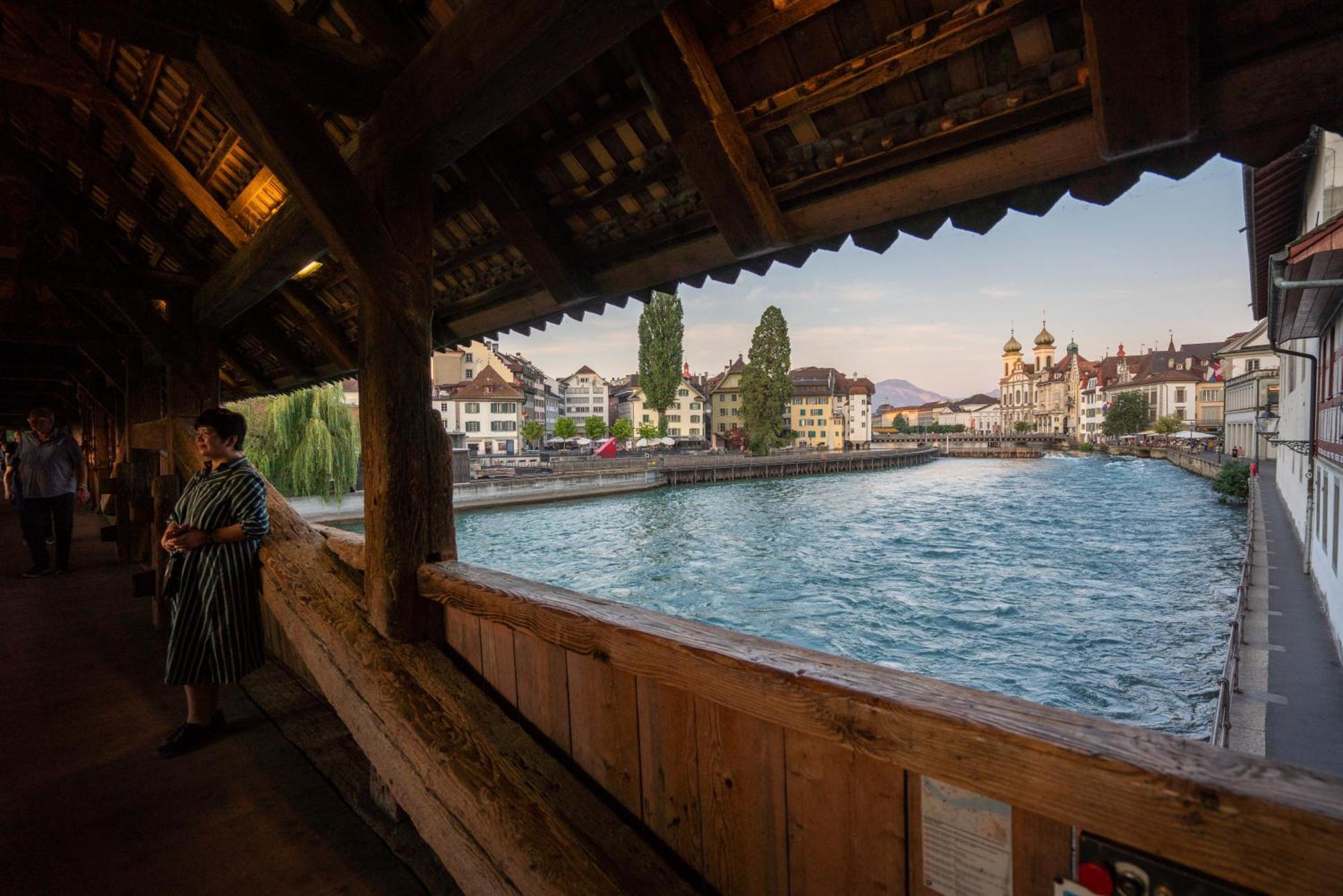 Glandon Rooms Limelight - Self-Check-In Lucerne ภายนอก รูปภาพ