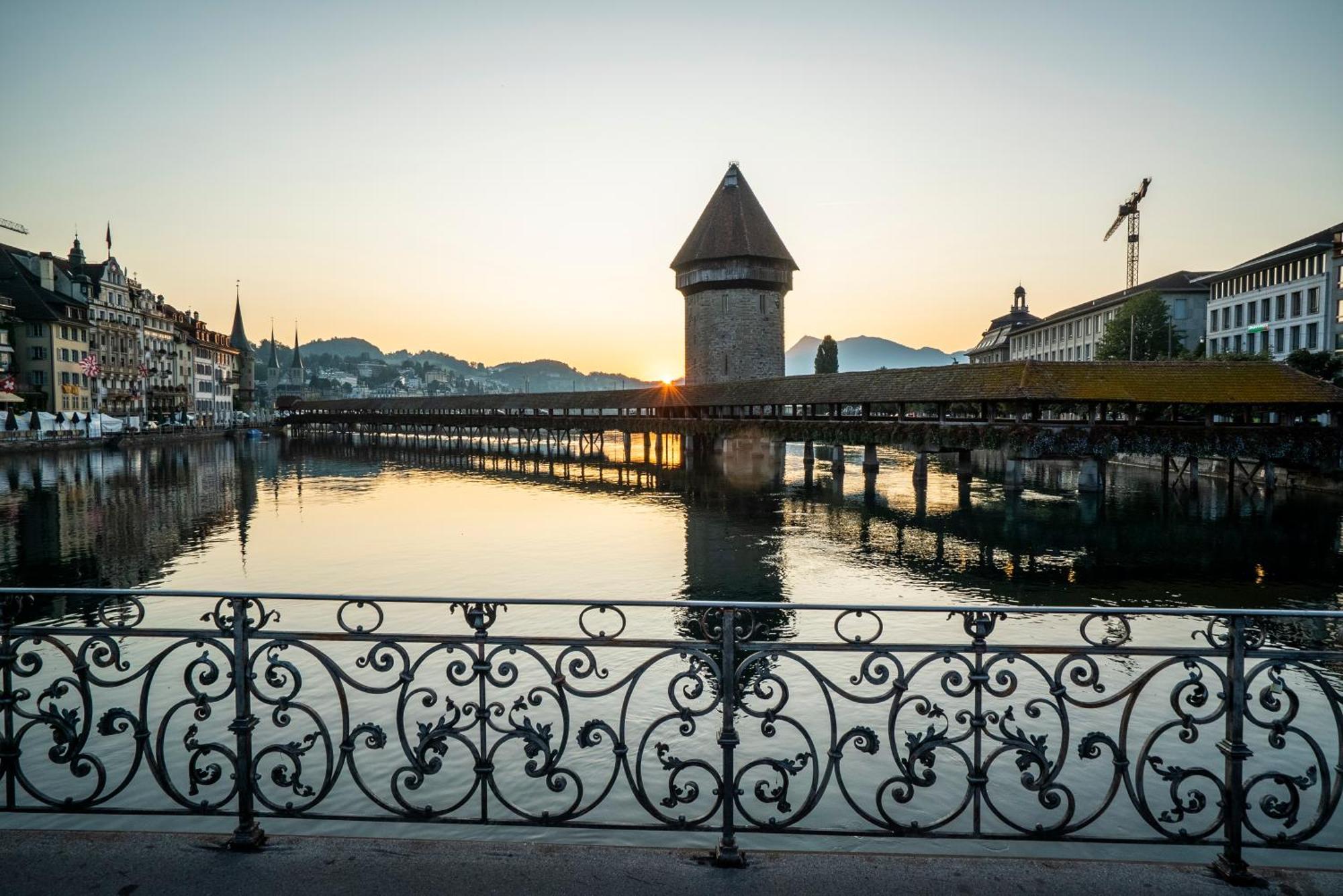 Glandon Rooms Limelight - Self-Check-In Lucerne ภายนอก รูปภาพ