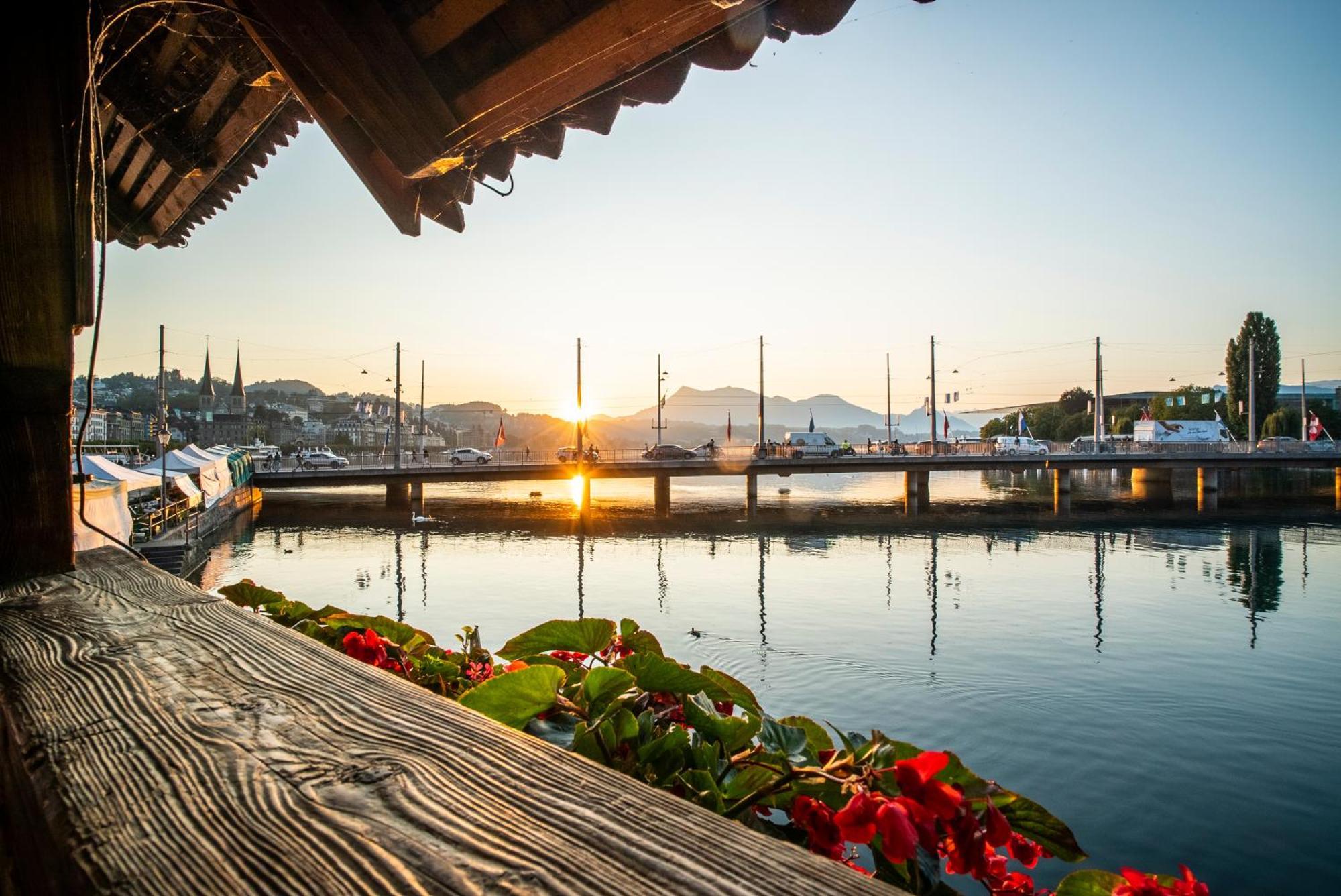 Glandon Rooms Limelight - Self-Check-In Lucerne ภายนอก รูปภาพ